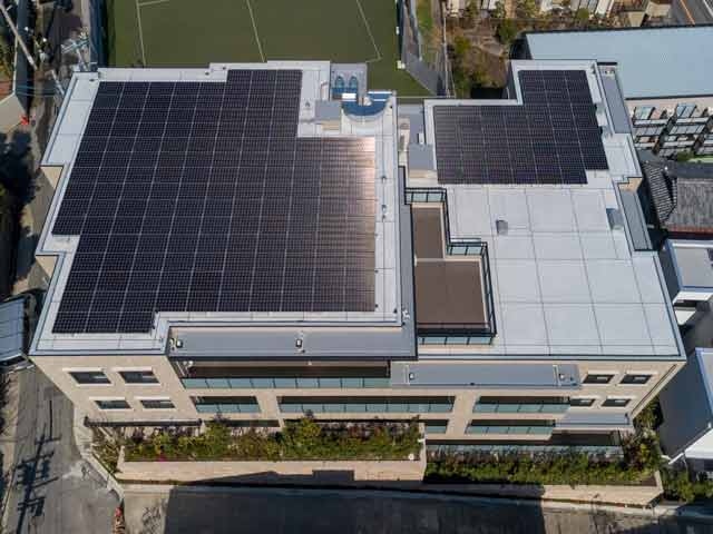 名古屋市屈指の高級住宅街に誕生した「グランドメゾン覚王山菊坂町」。積水ハウスが日本で初めて、全12戸がZEH基準を満たす分譲マンションを実現