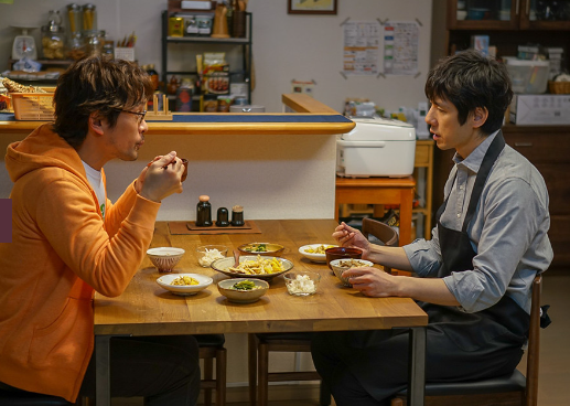 しっかり原作の雰囲気を出している西島秀俊（右）と内野聖陽（左）（c）「きのう何食べた？」製作委員会