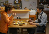 しっかり原作の雰囲気を出している西島秀俊（右）と内野聖陽（左）（c）「きのう何食べた？」製作委員会