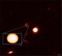 X線による観測の様子。(c) X-ray: NASA/CXC/Uni. of Science and Technology of China/Y. Xue et al; Optical: NASA/STScI