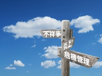 クックビズが「バイトテロ」の実態調査を実施。バイトテロを「心配している」店舗は55%。「対策をとっている」は49%。バイトテロが起きる要因は「教育が不十分」58%、「社員管理者が不在」52%。