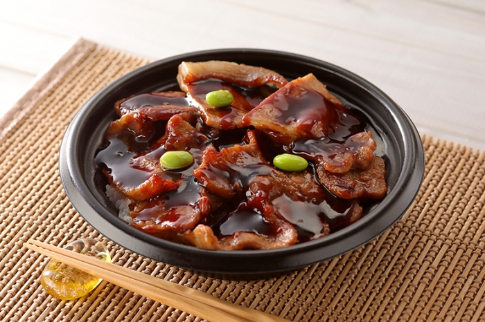 「帯広名物　豚丼」（写真：ローソンの発表資料より）