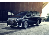 上海国際モーターショーで世界初公開となったレクサス・ブランド初のミニバン「LM300h」、乗員4名の2列シートで、完璧なショーファードリブン車