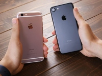 小・中学性にスマートフォンを持たせる保護者も増えている。学校としては校内への持ち込み禁止としている場合がほとんどである。校内でのトラブルやいじめなどの可能性もあるが、登下校時に災害にあってしまった場合に保護者と連絡を取れるなどのメリットもある。