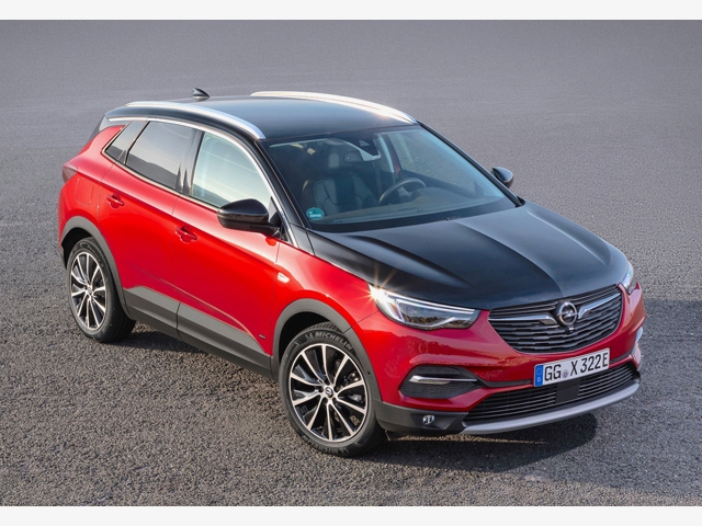 OPELが発表した新型PHEV「Grandland X Hybrid4」、約50kmのEVモード走行が可能で、ユーザーは、ほとんどの場合、ゼロエミッションで走行できるという