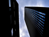 東大が日本と韓国では管理職・専門職男性の死亡率が高いと発表。日本と韓国、欧州の職業階層別死亡率を分析。日本では90年代、熟練職死亡率(自殺率含む)が上昇。経済危機と死亡率に相関。