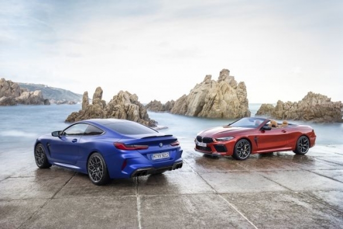 新型「M8 Competition Coupe」と新型「BMW M8 Convertible」（画像: BMWの発表資料より）