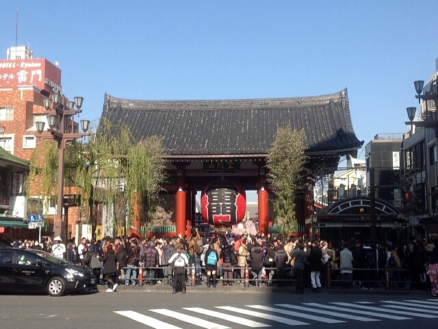 矢野経済研究所が全国自治体のインバウンド誘致に関して調査。自治体の課題は、「人員」69.0%、「専門知識・スキル」64.3%、「予算61.9%、「地域内の連携」59.5%。ヒト・カネ・情報足りず。