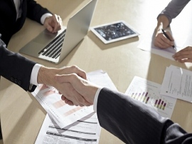 ITRが電子契約サービス市場の動向・予測を発表。2017年度の市場規模は21.5億円。参入ベンダー増加で79.2%増と急拡大。18年度も71.2%増。22年度には117億円の市場規模に達すると予測。 ITRが電子契約サービス市場の動向・予測を発表。2017年度の市場規模は21.5億円。参入ベンダー増加で79.2%増と急拡大。18年度も71.2%増。22年度には117億円の市場規模に達すると予測。