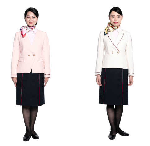 地上接客部門の新制服（左がラウンジ、右が帰還）