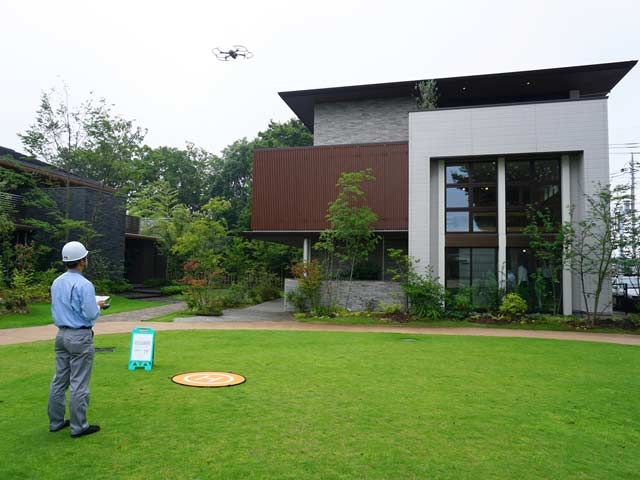 積水ハウスが8月から導入する、ドローンとロボットを駆使した住宅業界初の点検システム「スマートインスペクション」