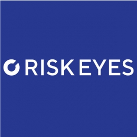 「RISK EYES」のロゴ。（画像: ソーシャルワイヤーの発表資料より）