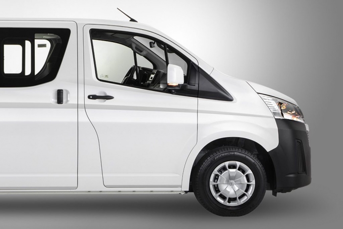 新型ハイエースコミューターデラックス（画像：トヨタモーターフィリピン発表資料より）