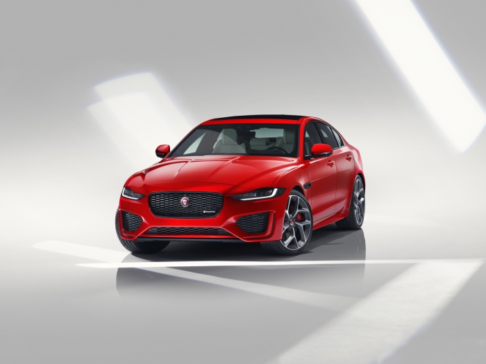 ジャガー「XE」2020年モデル。（画像: ジャガー・ランドローバー・ジャパンの発表資料より）