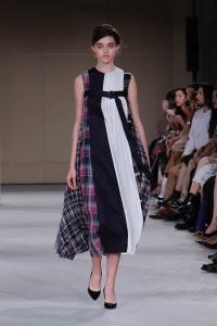 「エズミ」が2020春夏ランウェイショーを開催　“建築”をインスピレーションに紡いだコレクション