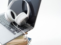 レノボ・ジャパンが教育とITについて調査。75%の子供たちはネットを利用し自立して宿題をしている。「テクノロジーが子供たちを自立させる」に同意な親は新興国で高く、日本など先進国で低い傾向。