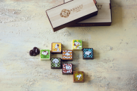 商品の１つである「BonBon Chocolat（ボンボンショコラ）」。わさびやきな粉、日本酒など、和の素材を使っている。（画像:寺子屋発表資料より）