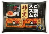 ピックルスコーポレーション＜２９２５＞（東１）と阿部幸製菓（本社：新潟県小千谷市）は、「柿の実 ご飯がススムキムチ風味」を共同開発し、阿部幸製菓から１０ 月７日より発売する。