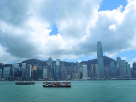 混乱が続いている香港。実態経済にも徐々に影響。東京商工リサーチが日系企業の香港進出状況を調査。日系企業数は1688社、2288拠点。卸売業の1308拠点、構成比57.1%が最多。日系企業にも影響か。 混乱が続いている香港。実態経済にも徐々に影響。東京商工リサーチが日系企業の香港進出状況を調査。日系企業数は1688社、2288拠点。卸売業の1308拠点、構成比57.1%が最多。日系企業にも影響か。