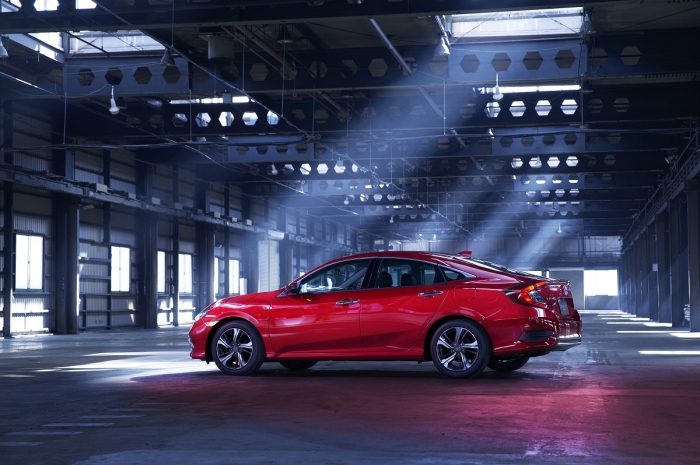 「シビック セダン」