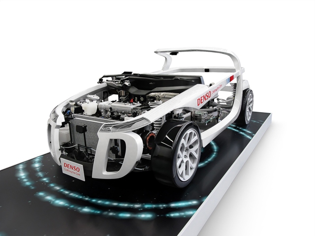 DensoとToyotaは、従来からパワー半導体、なかでもSiC半導体開発で協働歩調をとってきた。写真は2017年TMSで展示した独自半導体を搭載したモックアップ