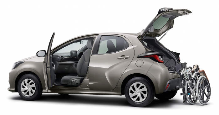 ウェルキャプ　助手席ターンチルトシート付1.5X 車いす収納装置付車（写真：トヨタ自動車発表資料より）