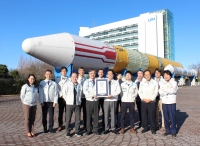 「Lowest altitude by an Earth observation satellite in orbit」としてギネス世界記録に認定。(c) JAXA