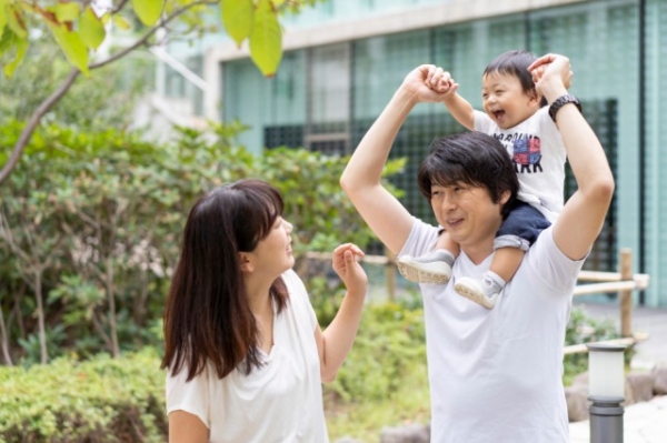 積水ハウスでは2018年9月より「イクメン休業」制度の運用を開始。対象となる全ての男性社員が1カ月以上の育児休業を100%取得している。