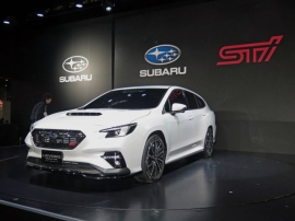「東京オートサロン2020」SUBARUブースのメインとして展示した「新型レヴォーグ・プロトタイプ STI Sport」、新型レヴォーグの最上級グレードとなるはず 「東京オートサロン2020」SUBARUブースのメインとして展示した「新型レヴォーグ・プロトタイプ STI Sport」、新型レヴォーグの最上級グレードとなるはず