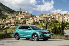 フォルクスワーゲン・T-Cross(欧州仕様)(画像: フォルクスワーゲンの発表資料より) フォルクスワーゲン・T-Cross(欧州仕様)(画像: フォルクスワーゲンの発表資料より)