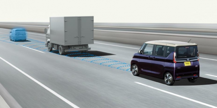 インテリジェントFCW〈前方衝突予測警報〉（画像: 日産自動車の発表資料より）