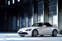 純正パーツを装着したホンダ・S2000（画像: 本田技研工業の発表資料より）