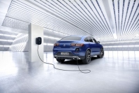 GLC 350 e 4MATIC クーペ（画像: メルセデス・ベンツ日本の発表資料より）