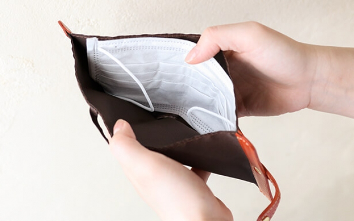 予約販売が始まった革製マスクケース。予想を上回る注文が寄せられている（画像：JACAJACAの発表資料より）