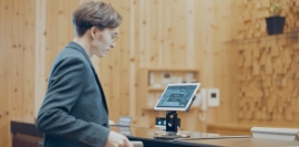 スマートチェックインサービス「maneKEY」のイメージ。（画像: 電緑の発表資料より）