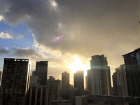 様々な企業や団体が、コロナ禍に立ち向かうためのメッセージを発信しているが、いずれも前向きで心強いものばかりだ