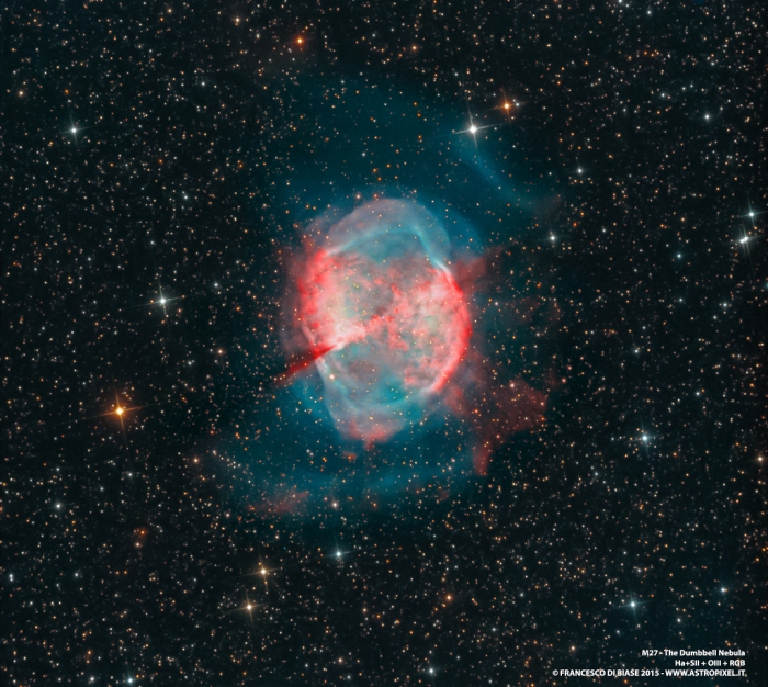 M27。このような惑星状星雲の生成プロセスが私たちの体を構成している炭素の由来だったのかもしれない。　(c) NASA