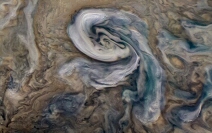 木星上空の大気の様子 (c) NASA