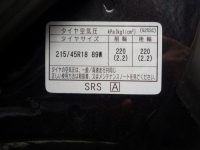 タイヤ規格と指定空気圧は車体に貼付してある表示ラベルに記載　©sawahajime