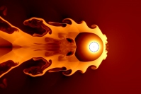 超新星爆発による風が地球上の大量絶滅をもたらした想像図。青い点線が地球の軌道を、その中の赤い点が太陽をイメージしている。 （イリノイ大学の発表資料より（c） Jesse Miller）