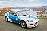 マツダの水素ロータリーエンジン車「RX-8ハイドロジェンRE」（画像: マツダの発表資料より）