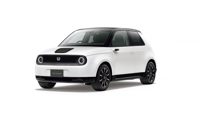「Honda e」（プラチナホワイト・パール）（画像: 本田技研工業の発表資料より）
