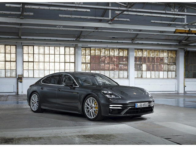 パナメーラターボS E-ハイブリッド、2973.0万円