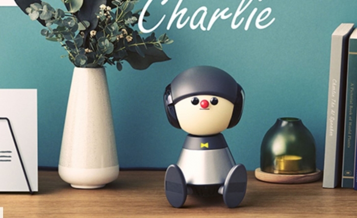 歌いながらコミュニケーションをはかり、働く女性を癒すロボット