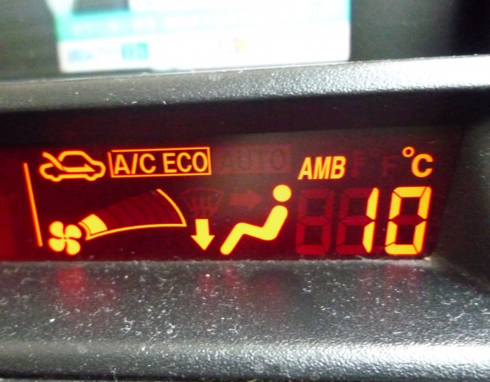 Photo：冬場は外気温度表示にしておくと良い　©sawahajime