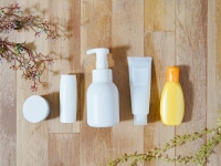 矢野経済研究所が自然派・オーガニック化粧品市場を調査。2020年度の市場は前年度比92.1%の1290億円と予測。11年度以来、初めてのマイナス成長