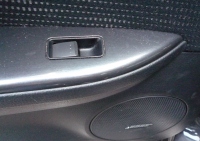 Photo：パワーウインドウスイッチは、引き上げないとガラスは上昇しない。©sawahajime