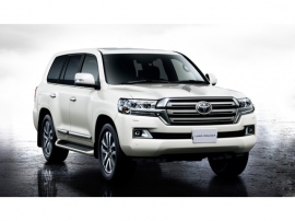 トヨタ最上級のクロカン4駆・200系ランクルが、2021年に新型300系にスイッチするとか。現行型は、全長4950mm×全幅1980mm×全高1870mm、ホイールベース2850mm。ランドクルーザーが活躍する世界を考えると、新型ランクル300系も現状のサイズは維持されるだろう