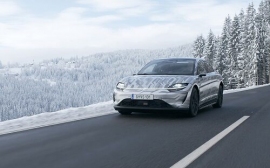 公道走行テストを行うVISION-S試作車両(画像: ソニーの発表資料より) 公道走行テストを行うVISION-S試作車両(画像: ソニーの発表資料より)