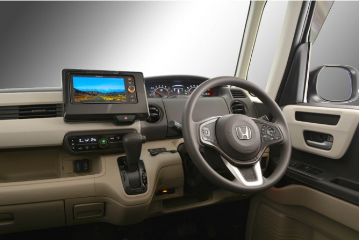 200mmワイドナビゲーション取り付けイメージ（画像：株式会社カナック企画発表資料より）